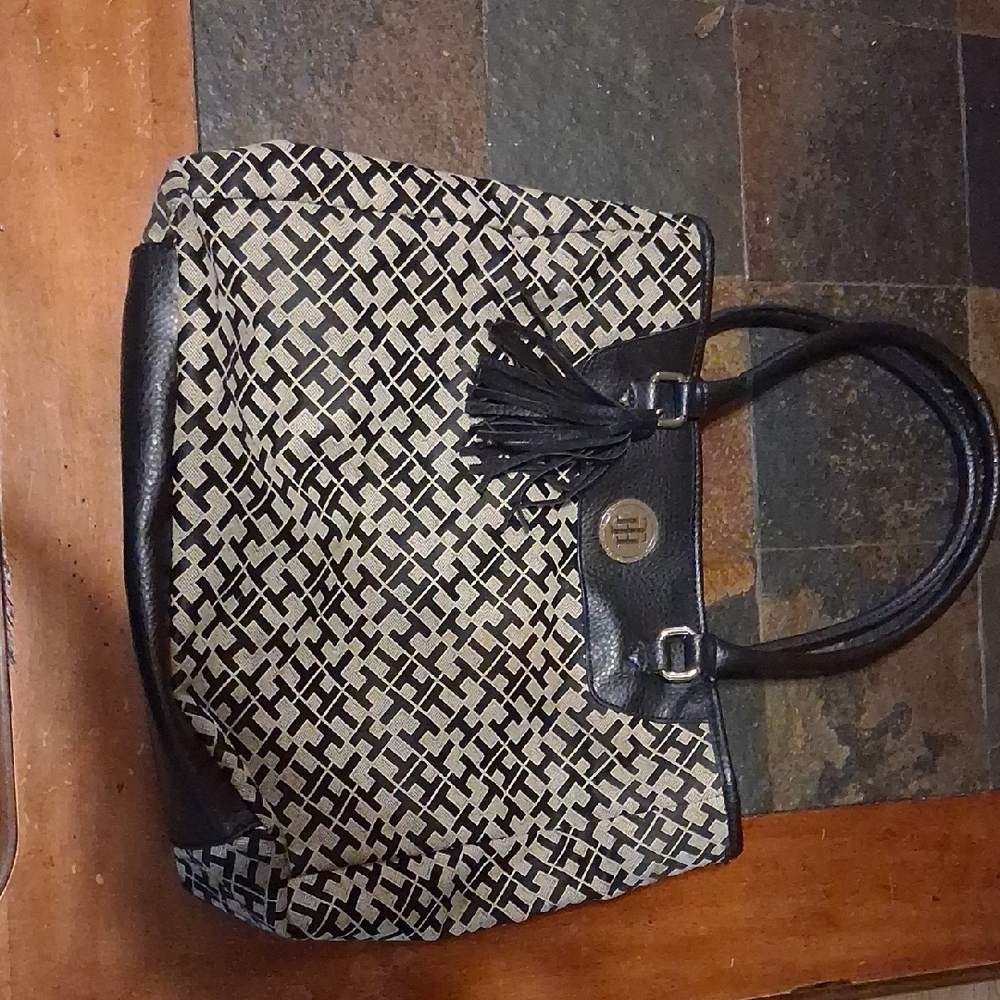 Tommy Hilfiger Black and Cream Logo-Print Tote with Tassel